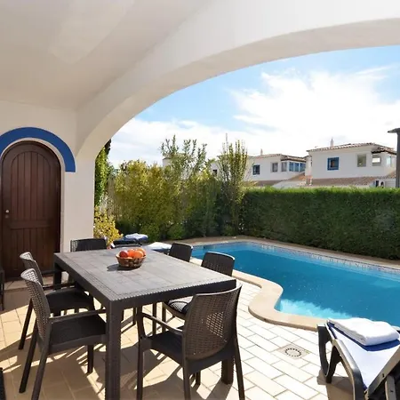Villa Sleeps 6 Pool Air Con Wifi