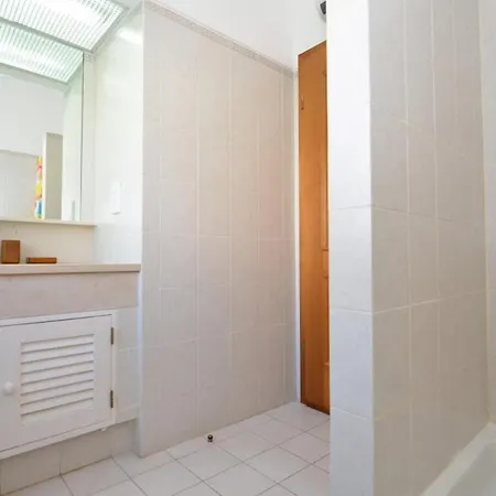 Sleeps 6 Pool Air Con Wifi