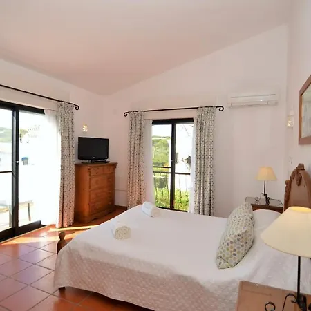 Sleeps 6 Pool Air Con Wifi Villa