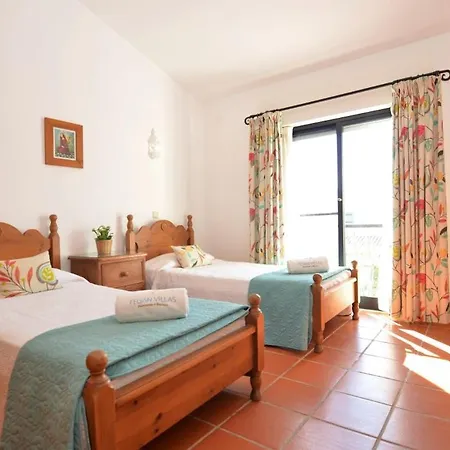 Sleeps 6 Pool Air Con Wifi *